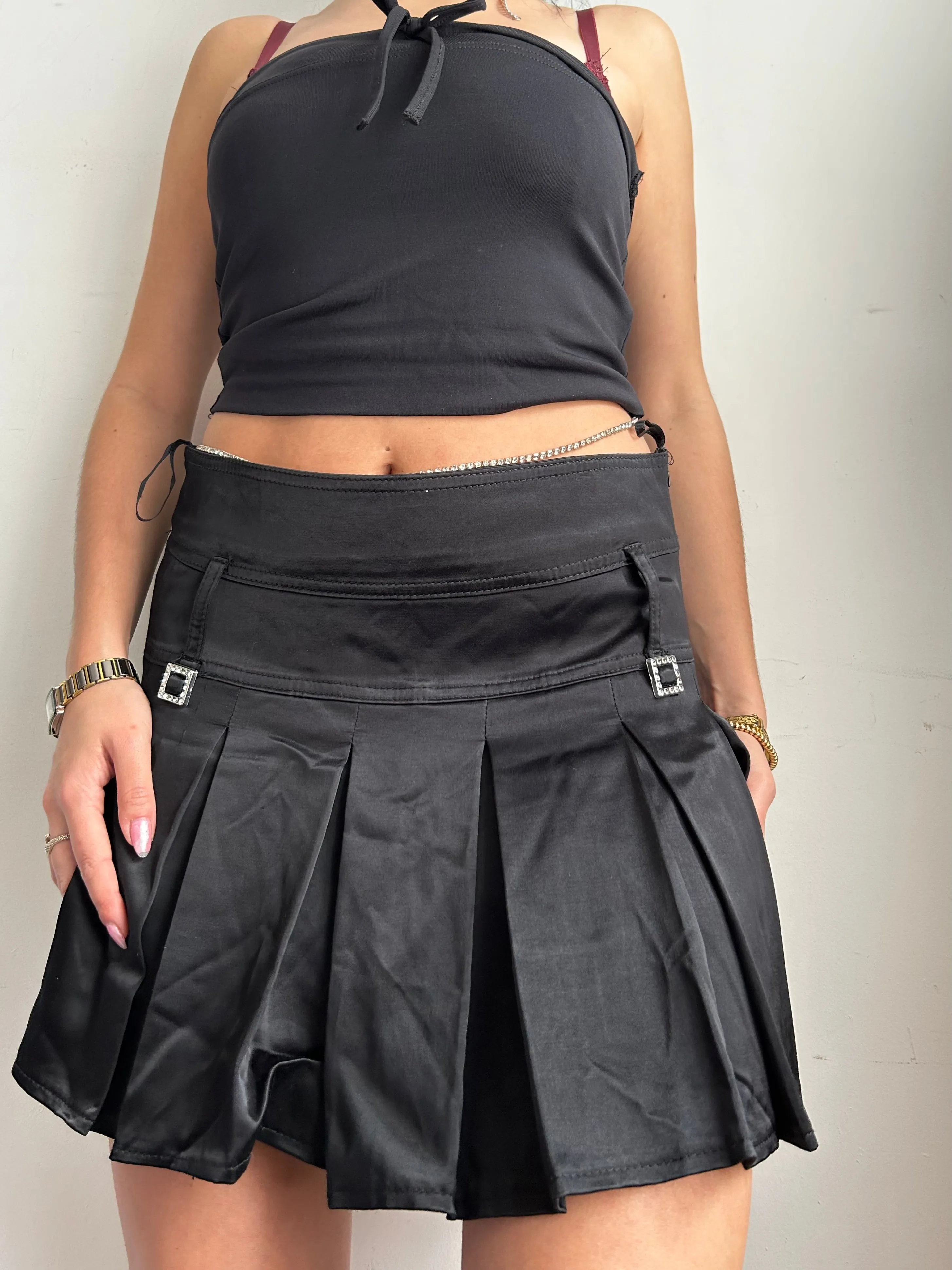 Black silk low rise mini pleated skirt 90s y2k vintage (M)