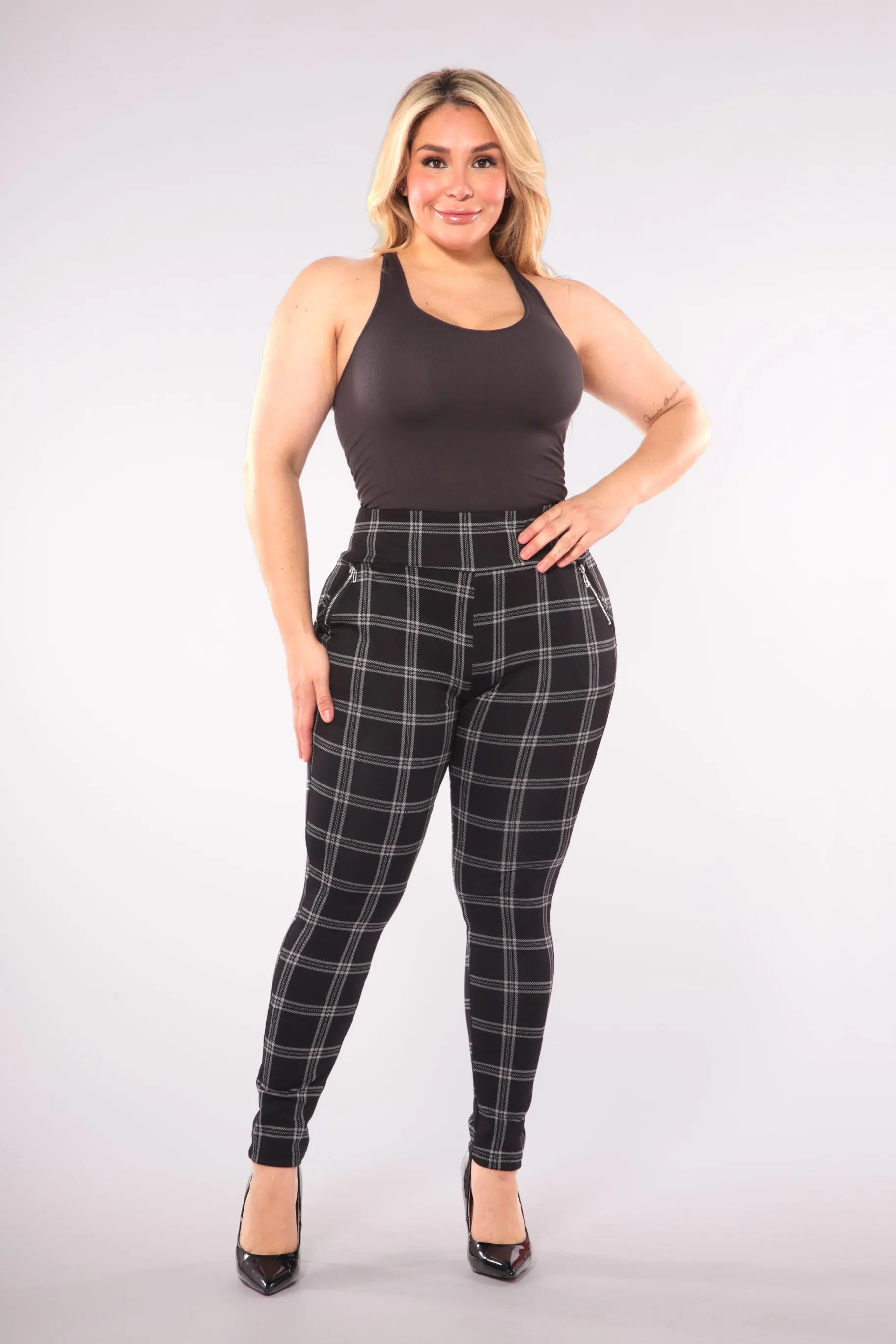 Plus Size Treggings With Zipper Pocket Trim - Black & Gray Plaid