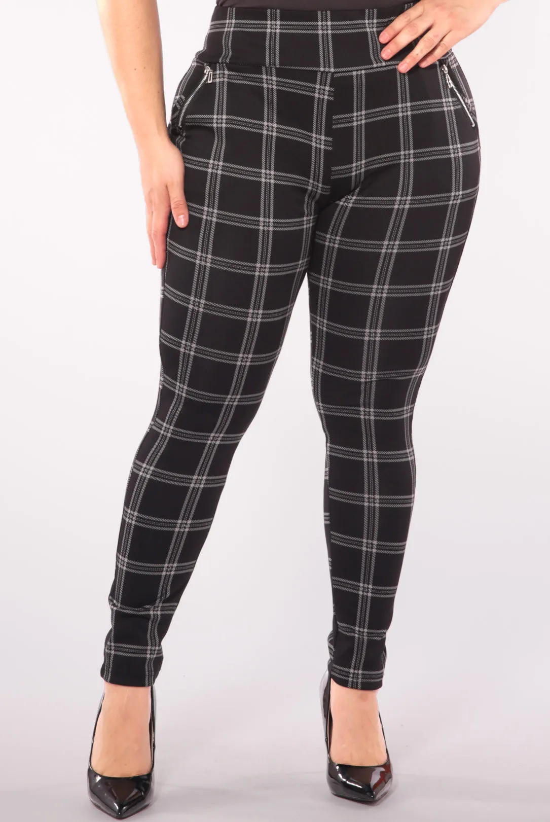 Plus Size Treggings With Zipper Pocket Trim - Black & Gray Plaid